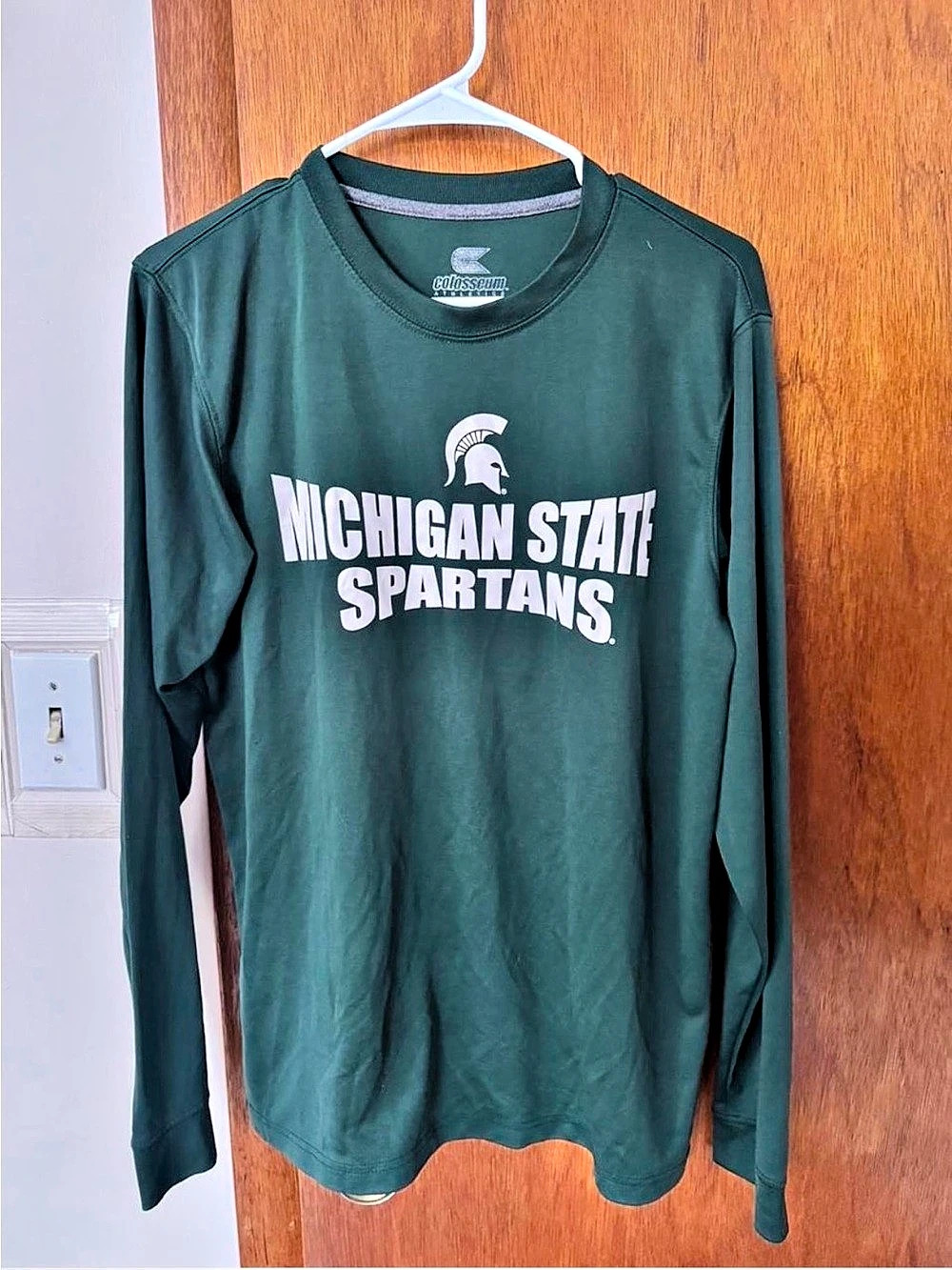 Colosseum Michigan State Spartans Long Sleeve T-Shirt Green & White. Size Large